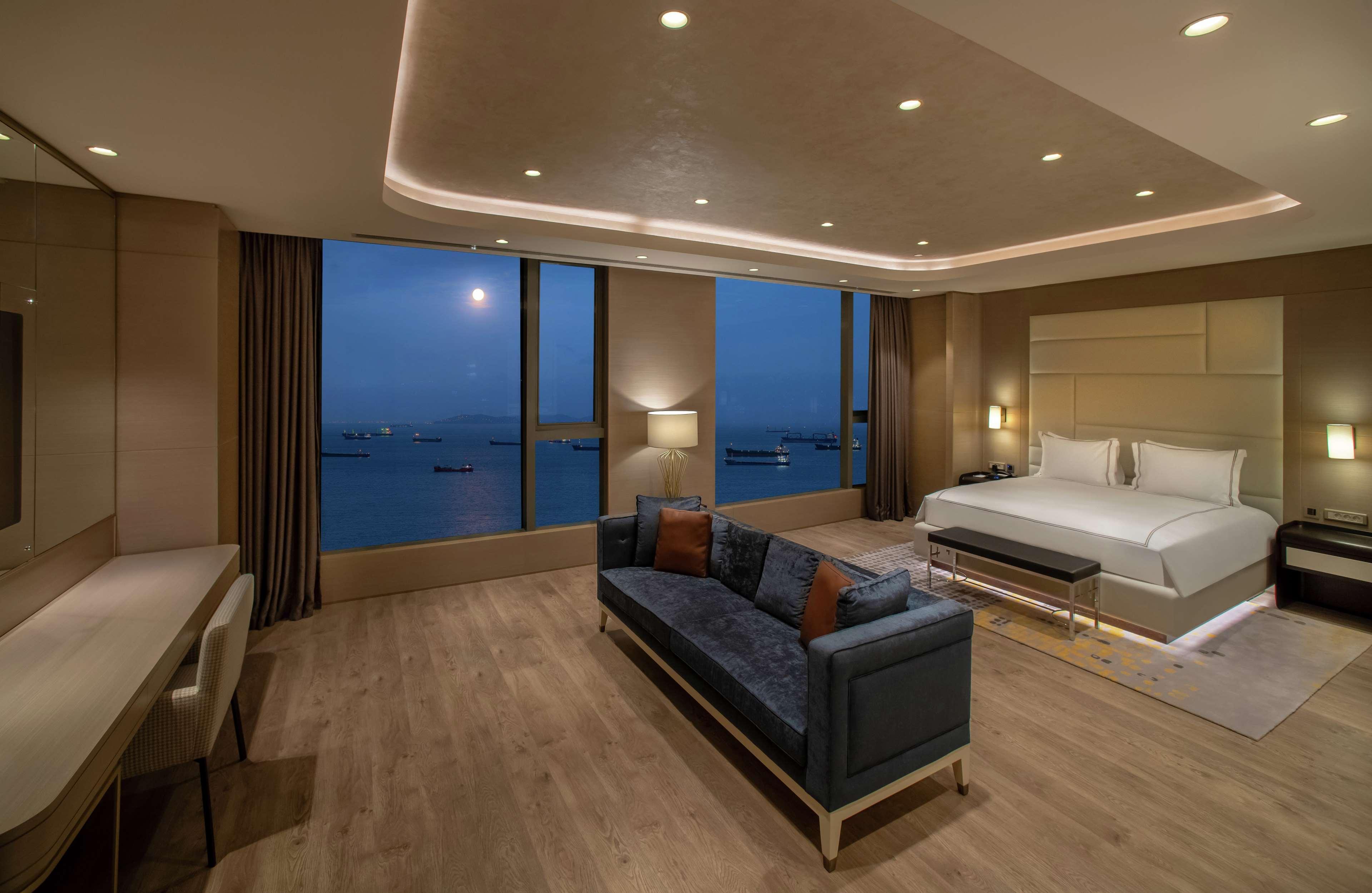 Hilton Istanbul Bakirkoy Hotel Exterior foto A bedroom at the hotel