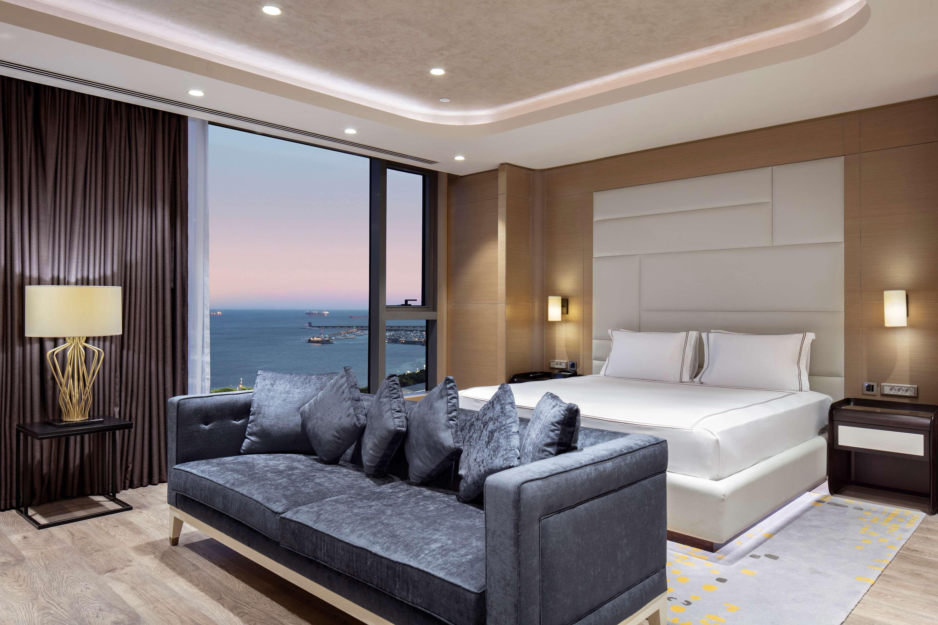 Hilton Istanbul Bakirkoy Hotel Exterior foto A bedroom at the hotel