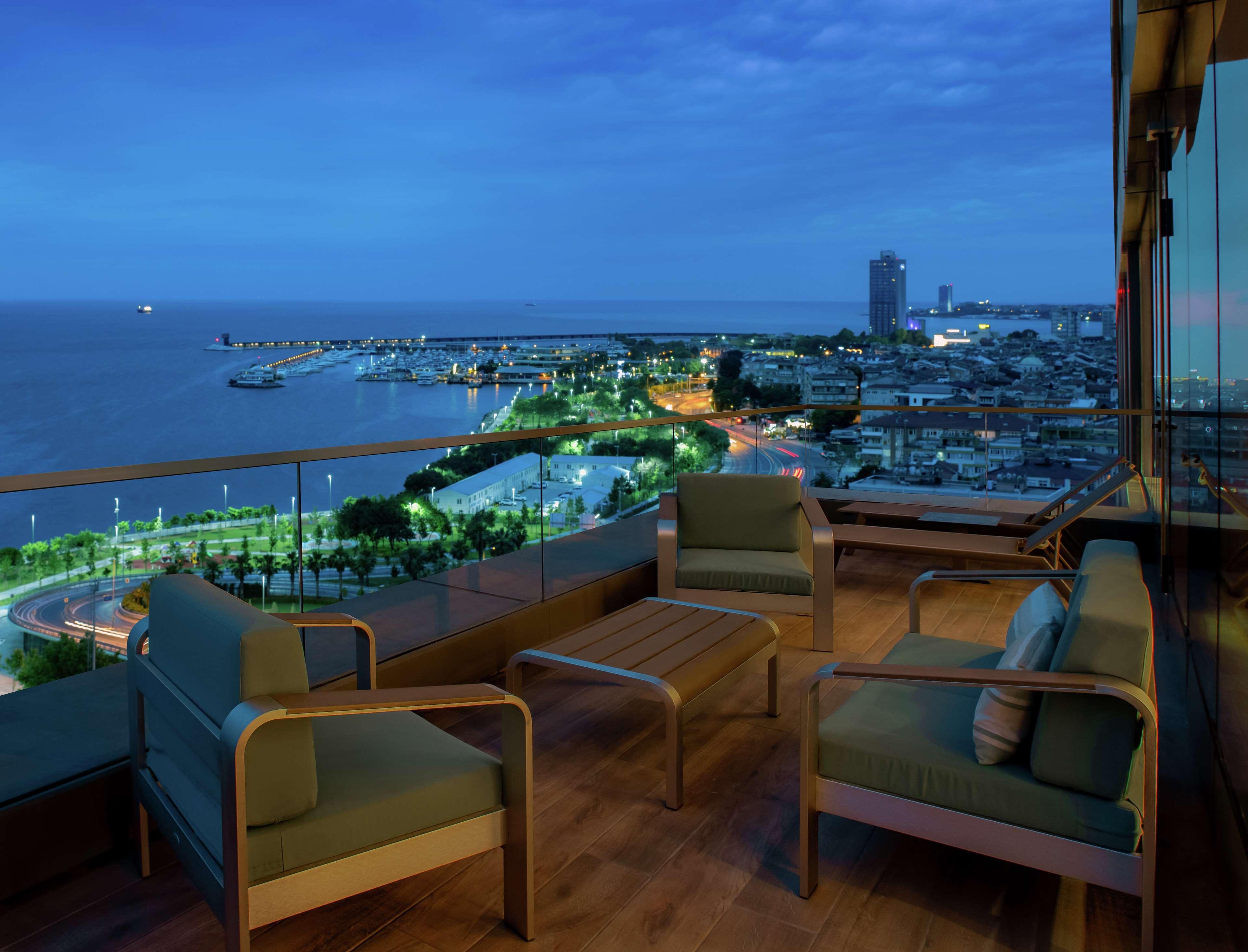 Hilton Istanbul Bakirkoy Hotel Exterior foto View from the balcony of a penthouse at the Ritz-Carlton, Cartagena