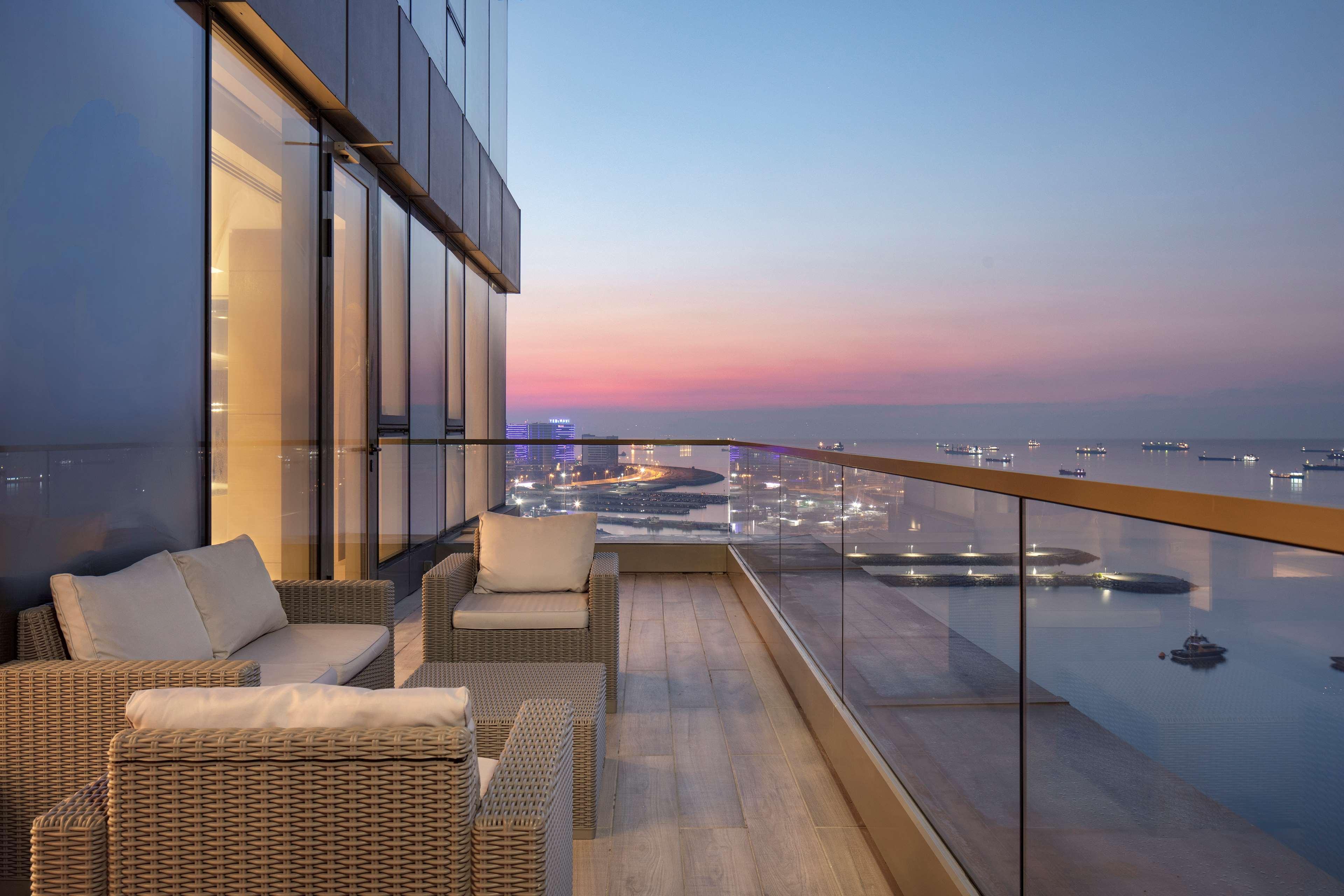 Hilton Istanbul Bakirkoy Hotel Exterior foto View from the balcony of a residential apartment