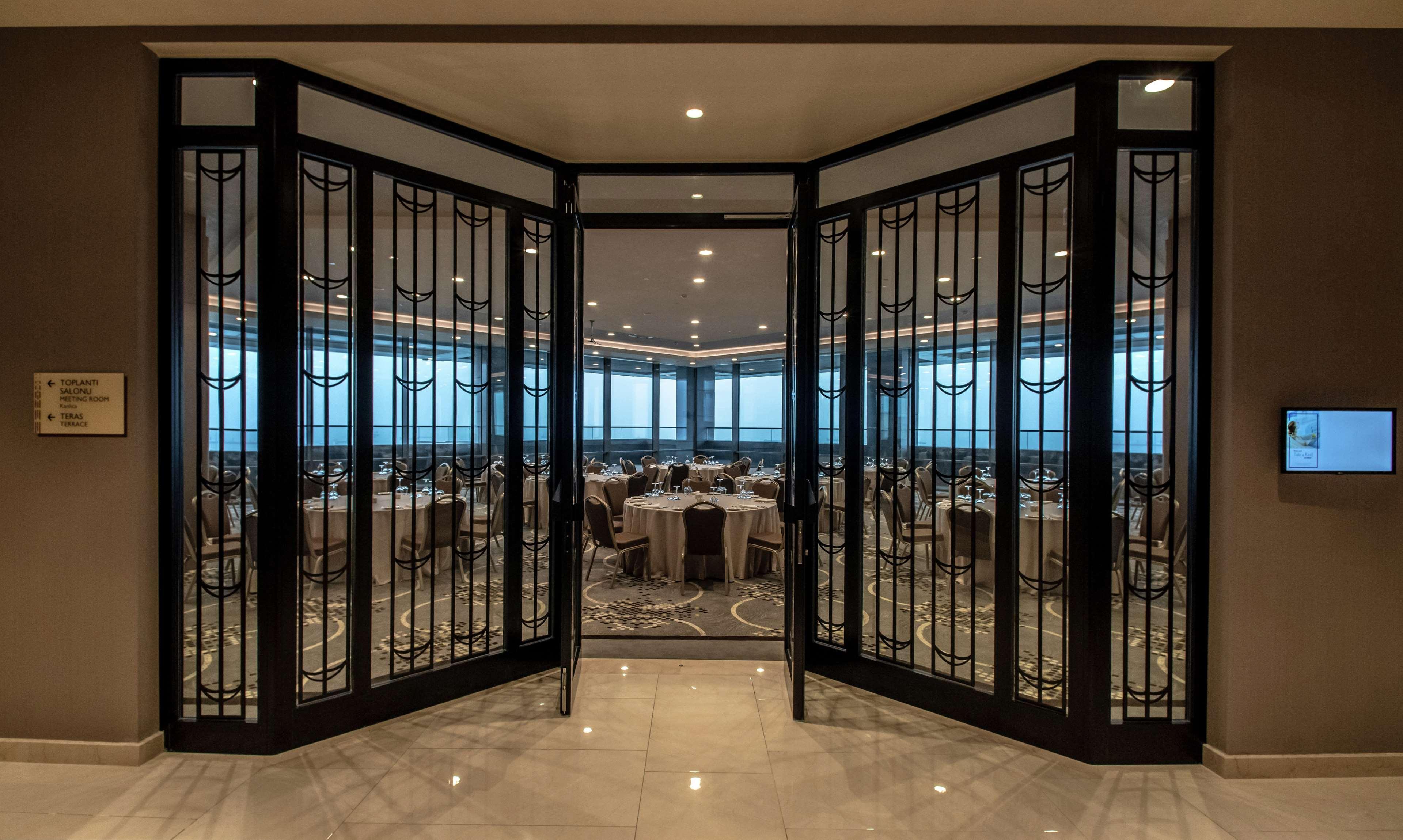 Hilton Istanbul Bakirkoy Hotel Exterior foto The entrance to the ballroom