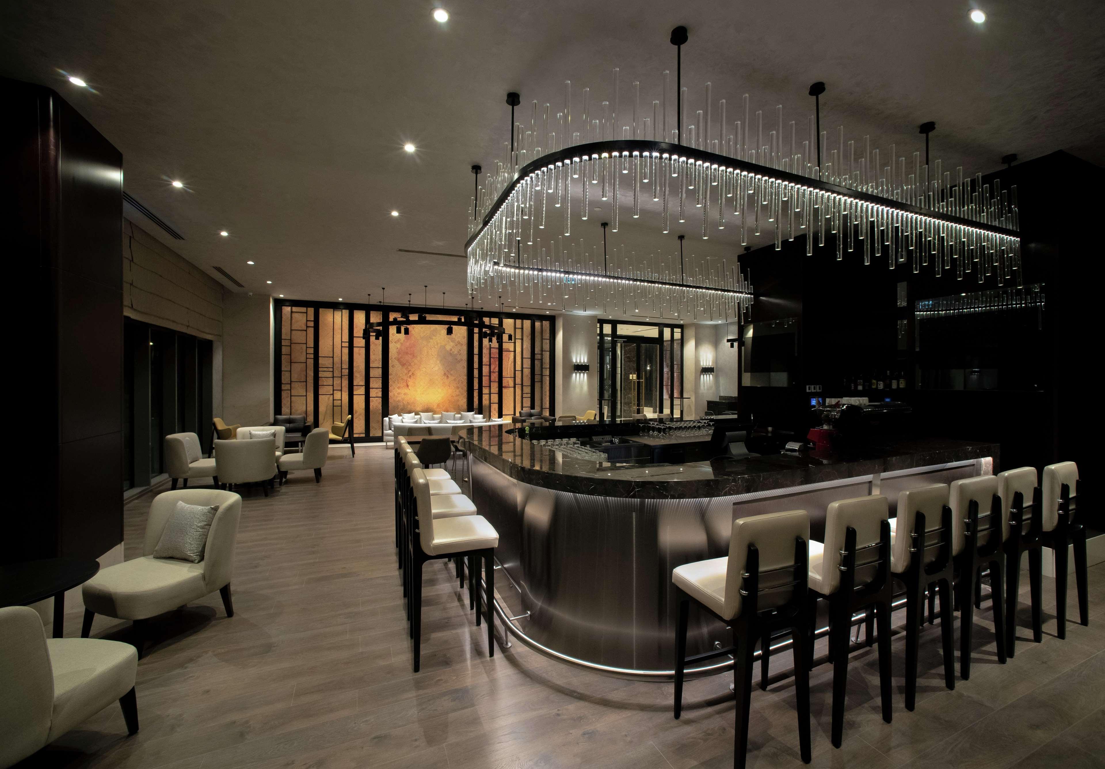 Hilton Istanbul Bakirkoy Hotel Exterior foto The bar at the 101 bar