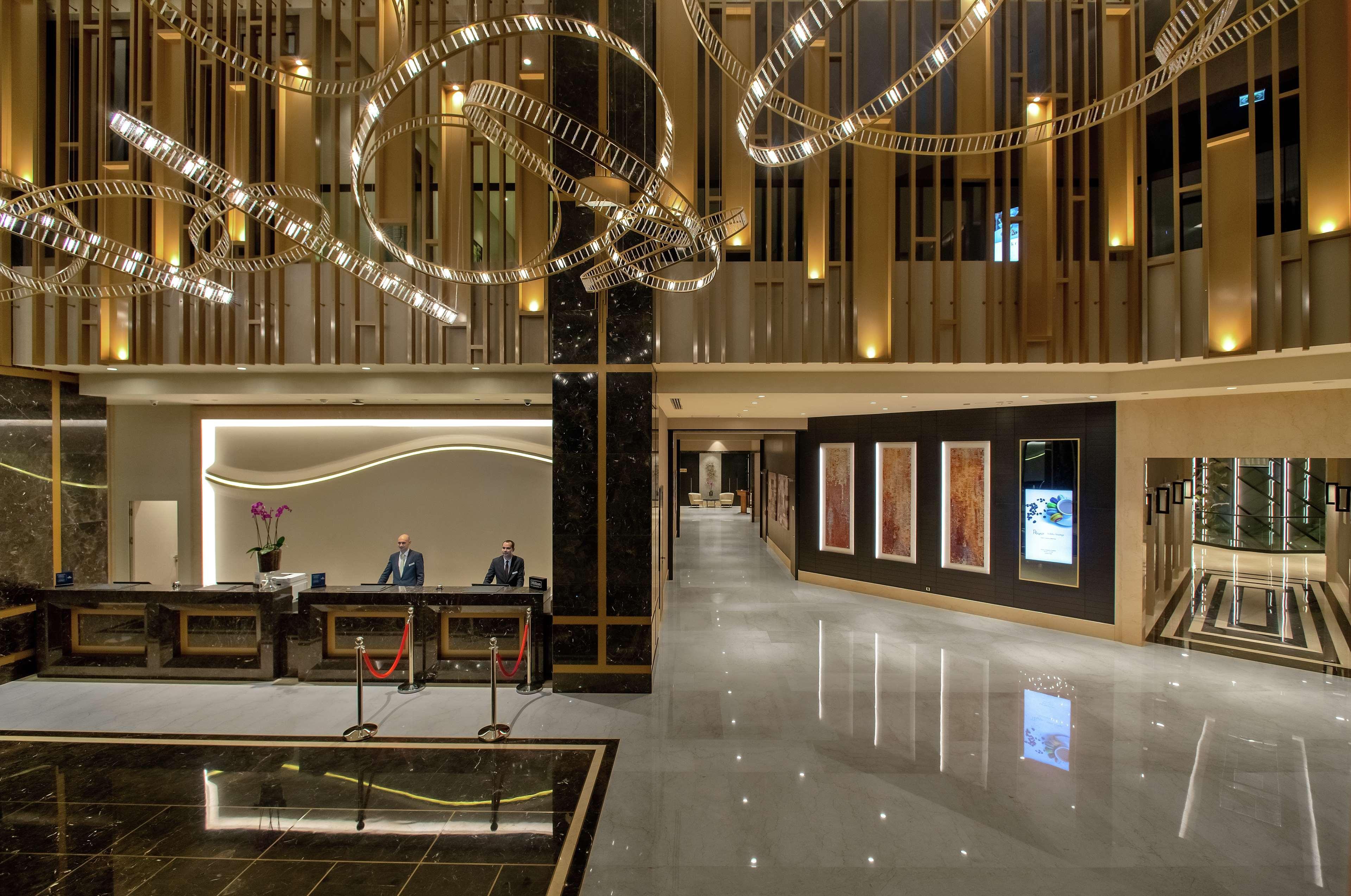 Hilton Istanbul Bakirkoy Hotel Exterior foto The lobby of the hotel