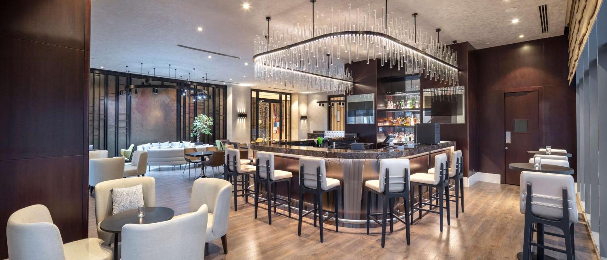 Hilton Istanbul Bakirkoy Hotel Exterior foto The bar at the lounge