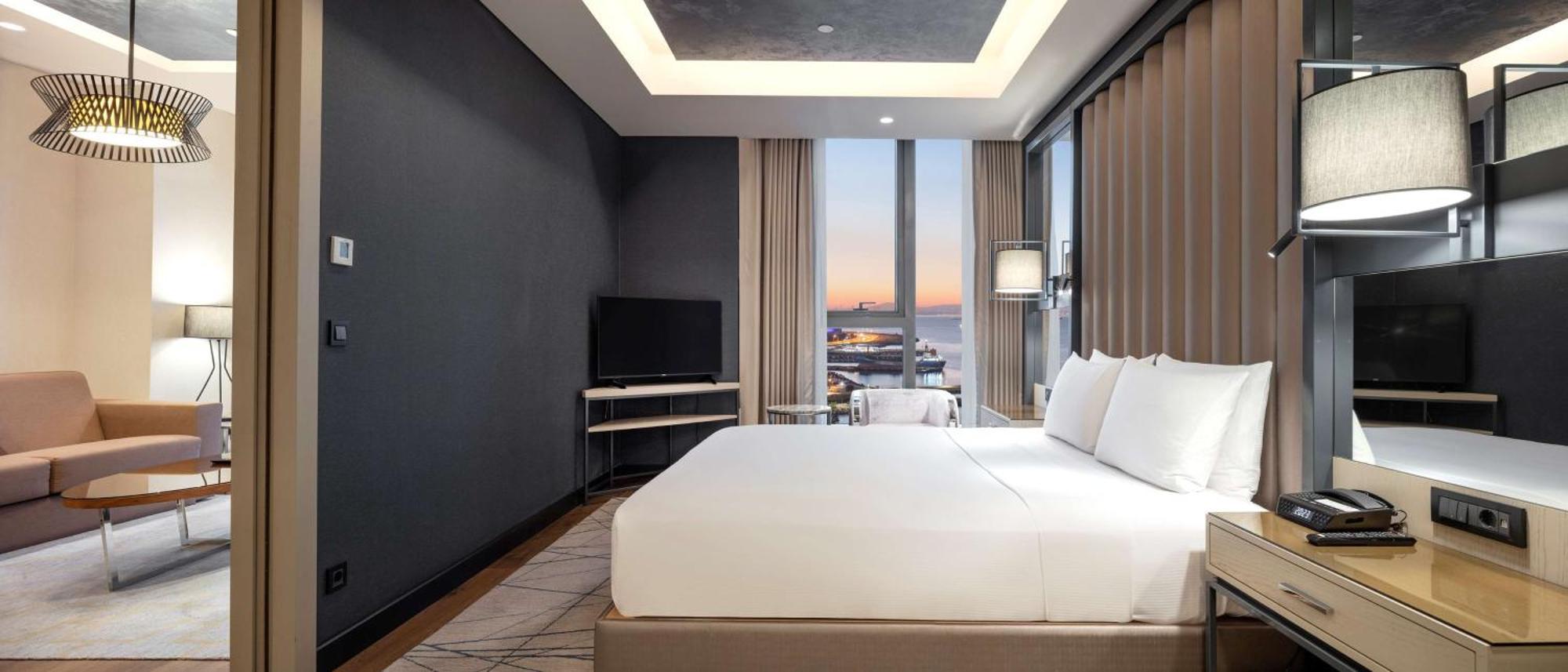 Hilton Istanbul Bakirkoy Hotel Exterior foto A bedroom at the hotel