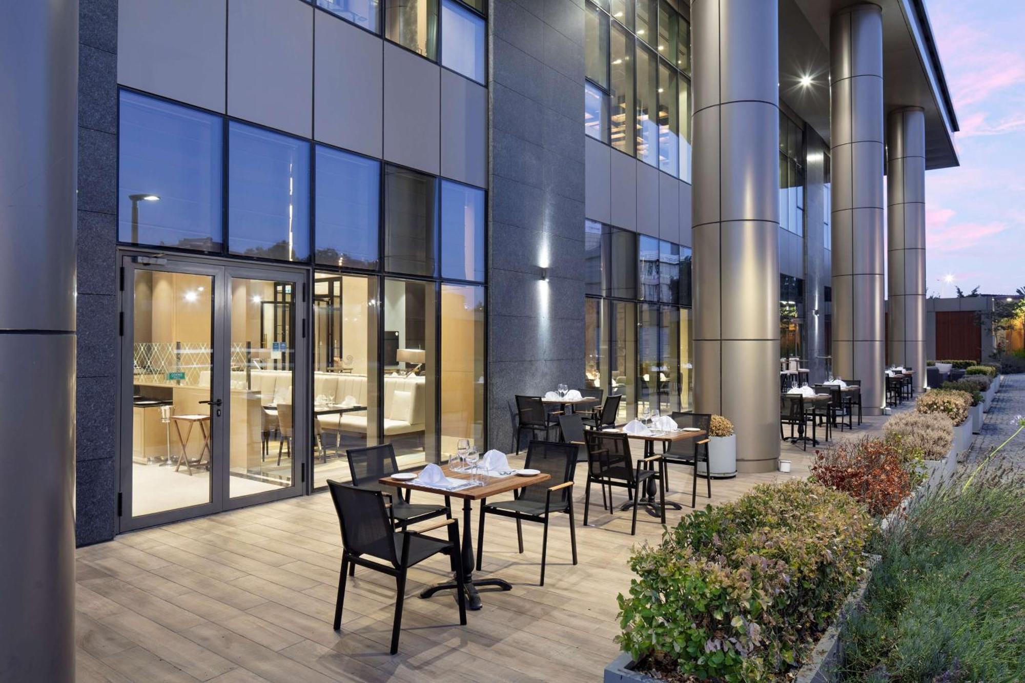 Hilton Istanbul Bakirkoy Hotel Exterior foto The Terrace